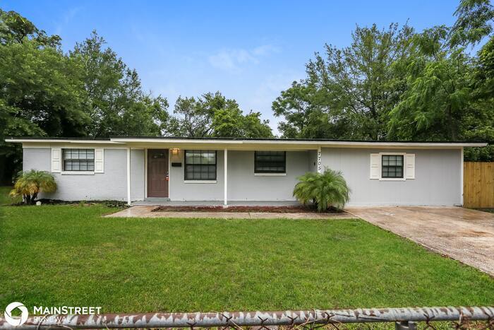 Primary Photo - 7705 LAUDERDALE DR N, JACKSONVILLE, FL 32277