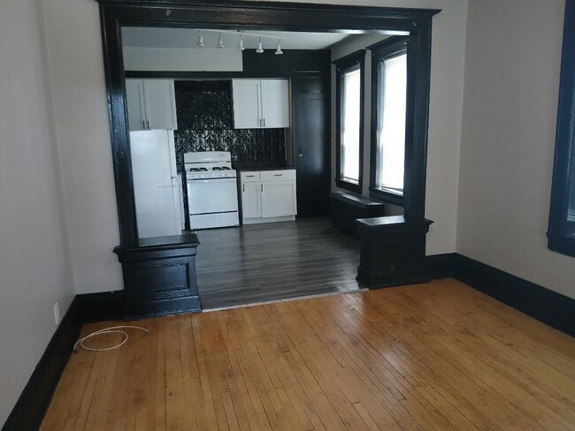 Building Photo - 2422 N Teutonia Ave
