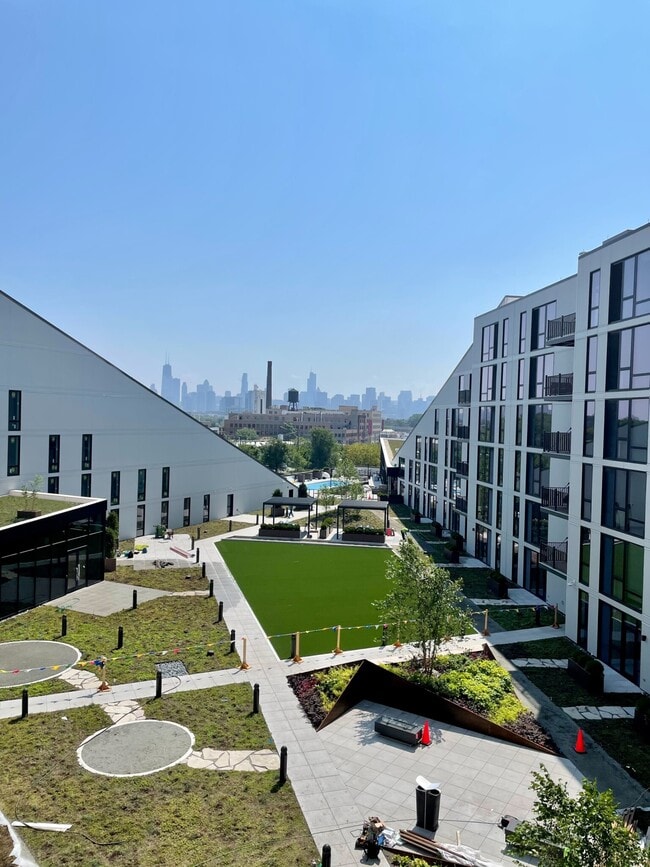 Building Photo - Gorgeous brand-new studio in East Bucktown