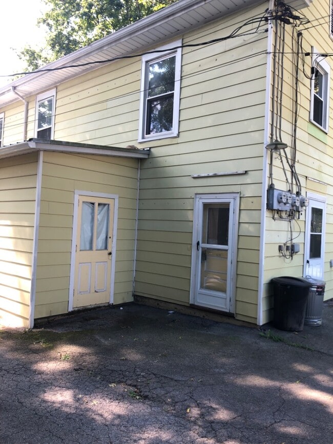 Building Photo - 54 E Main St