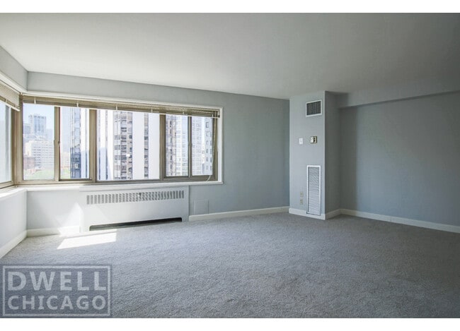 Building Photo - 1310 W North Shore Ave