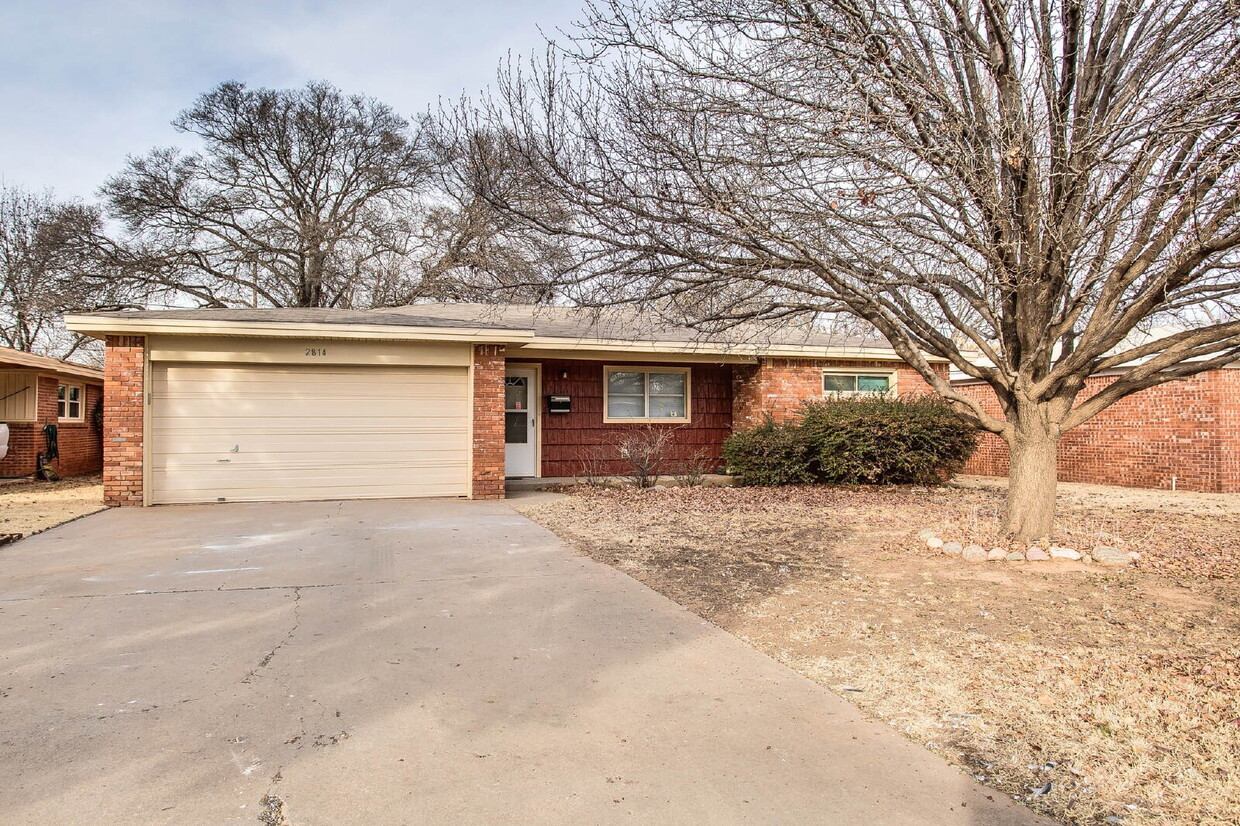 Primary Photo - Spectacular Three Bedroom Home Nestled Nea...