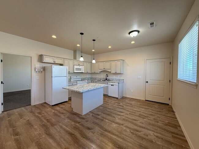 Building Photo - 4823/4825 Barbera St
