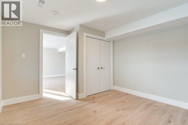 Photo du bâtiment - 155 Doon Rd