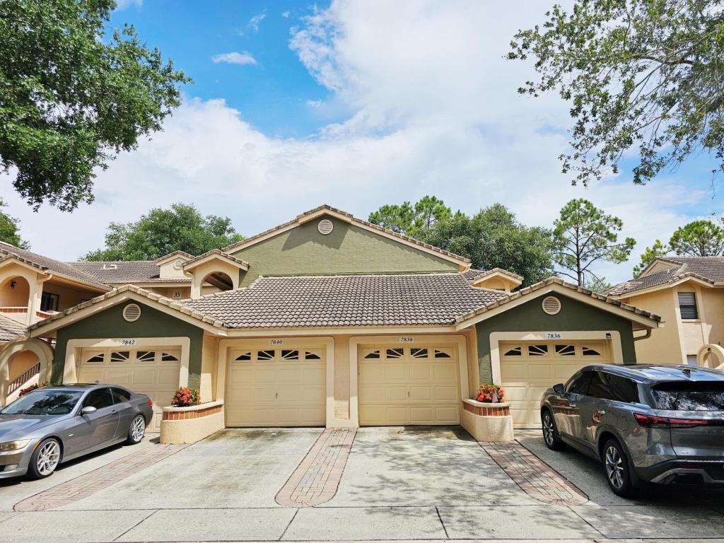 Foto principal - 7838 Sugar Bend Dr