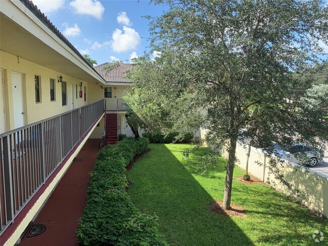 Building Photo - 3701 Coral Springs Dr