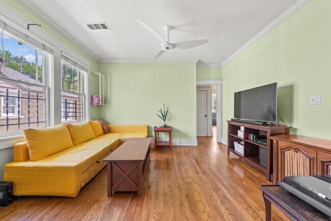 Foto del edificio - 670 Maury St