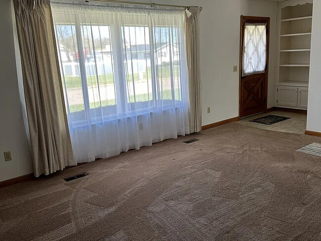 Building Photo - Near Gallipolis Holzer Hospital. 3Br, 2Bath