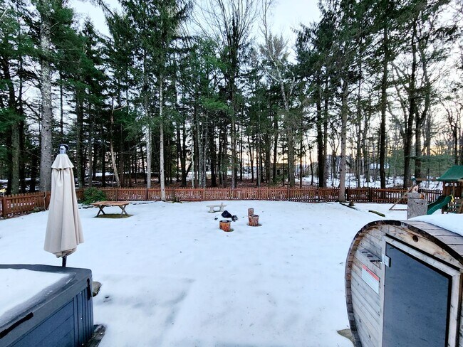 Building Photo - Beautiful and large cape off 611 in Paradise township!