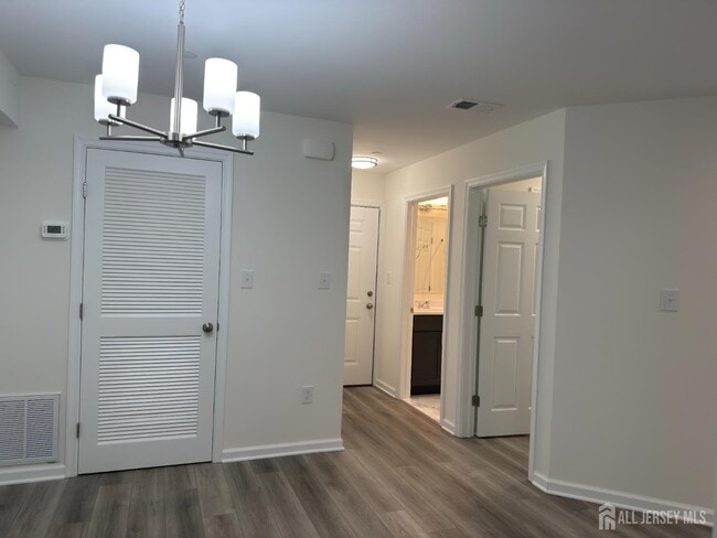 Foto del edificio - 1215 Waterford Dr