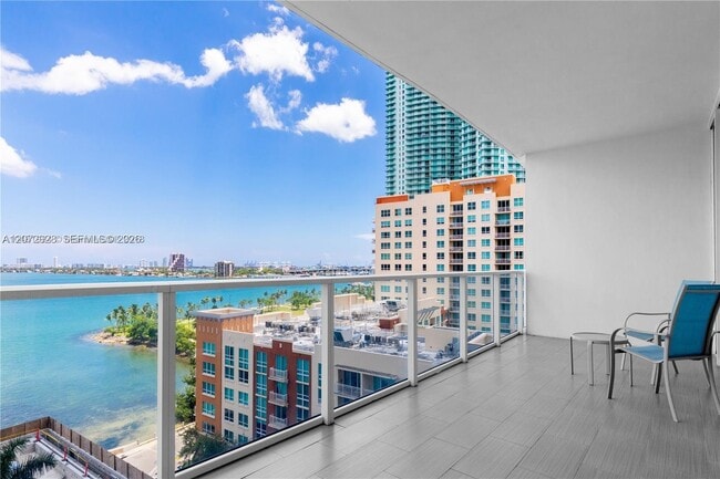 Building Photo - 2020 N Bayshore Dr