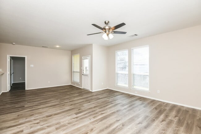 Building Photo - 9909 Amaryllis Ln