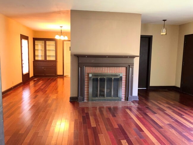 Foto del edificio - 1619 Jones Blvd