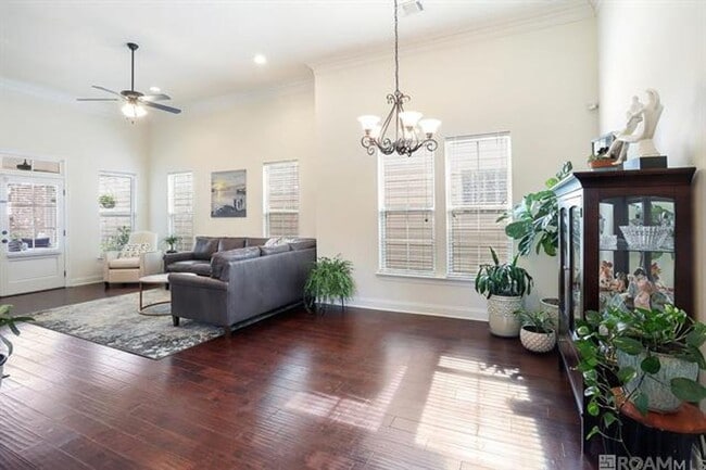 Building Photo - 4 Bedroom House  House in Gated Community| Community Pool  & Gym