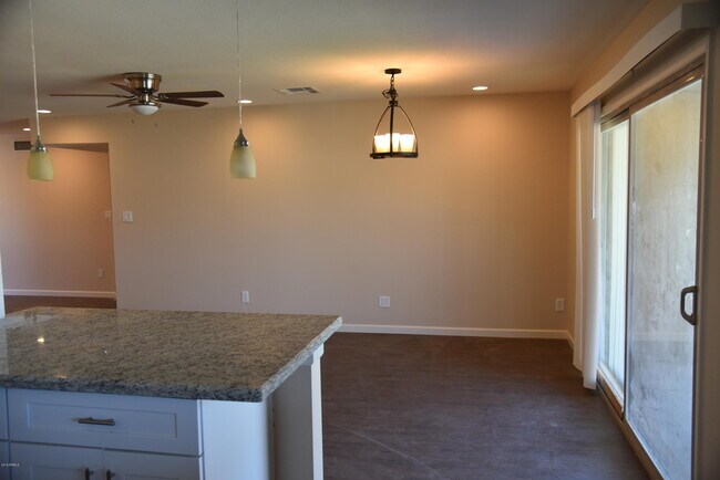 Foto del edificio - 1960 Alameda Dr