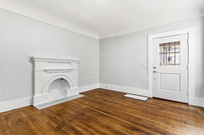 Foto del edificio - Freshly Renovated 1 Bed, 1 Bath Oakland Home with In-Unit Laundry