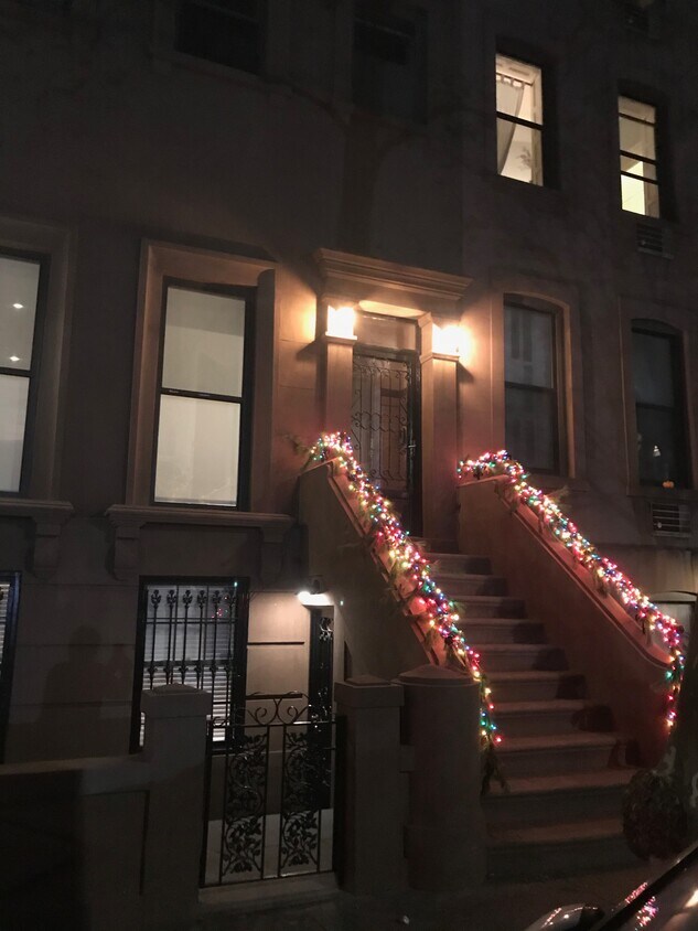 street view - 433 Clinton St