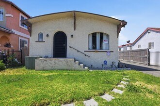 Building Photo - 130 E Colden Ave