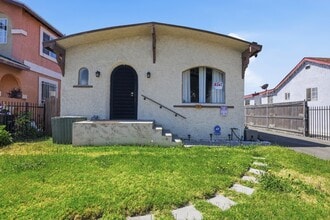 Building Photo - 130 E Colden Ave