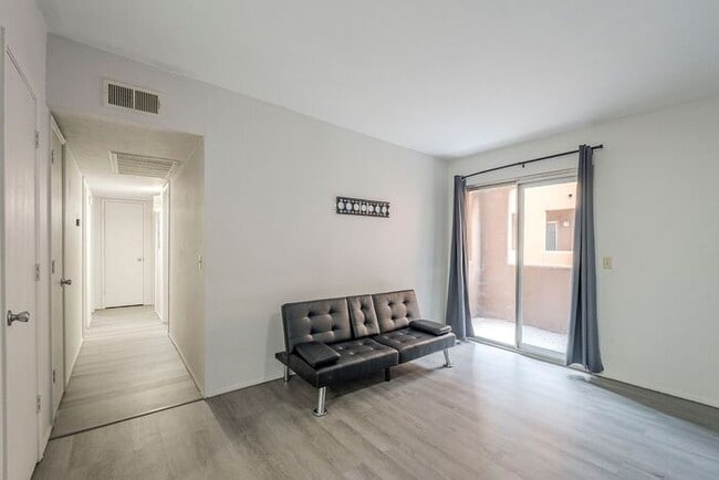 Building Photo - Bright 3-Bedroom Condo with Community Perks in Central Tucson