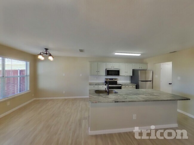 Building Photo - 1441 Pine Ln