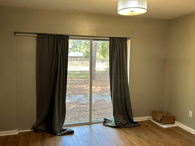 Building Photo - Sub-Lease 3/2 in Northwood