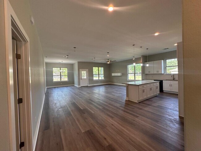 Building Photo - 368 Nene Ln