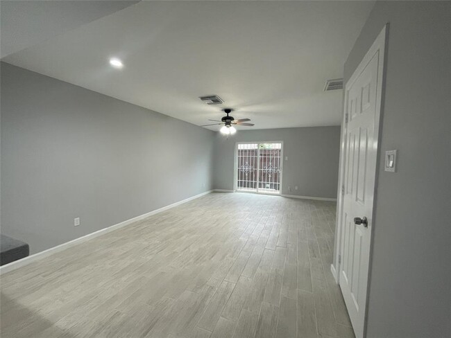 Building Photo - 1715 Moritz Dr
