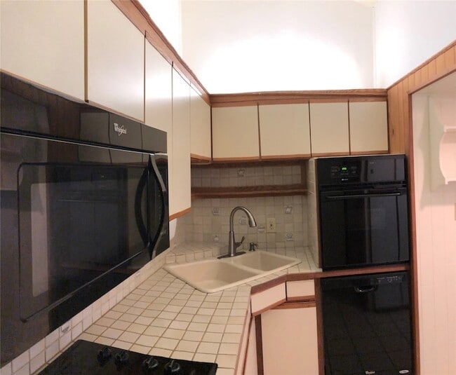 Foto del edificio - 18040 Midway Rd