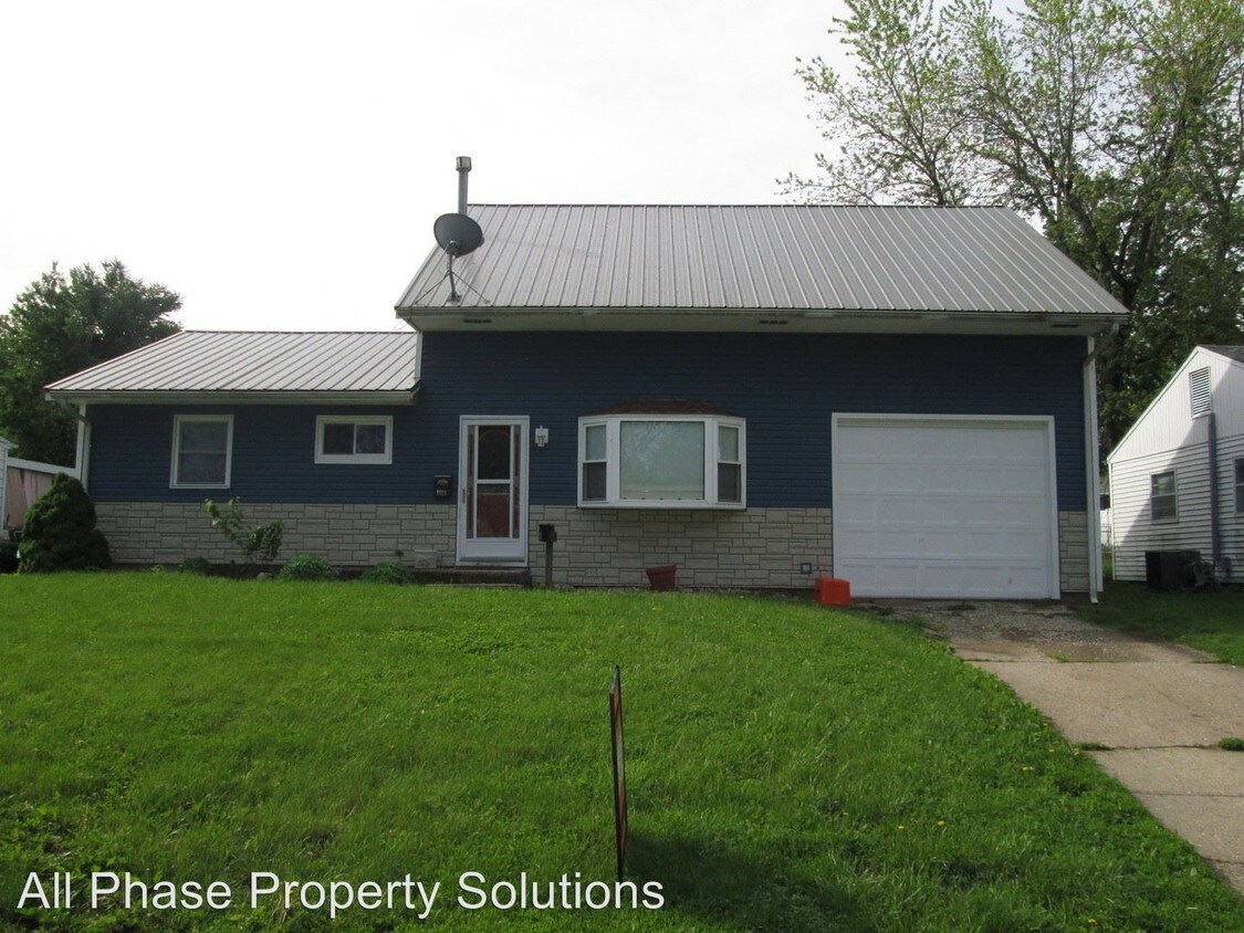 Primary Photo - 5 br, 1.5 bath House - 1818 N. Granview Dr.