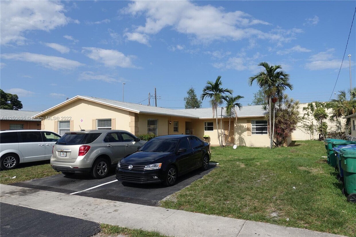 1600 NW 52nd Ave Unit A, Lauderhill, FL 33313 Room for Rent in