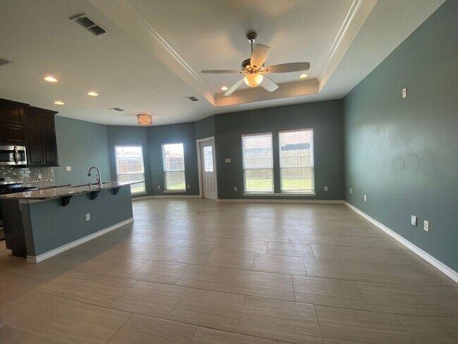 Building Photo - LAKE PLACID ESTATES