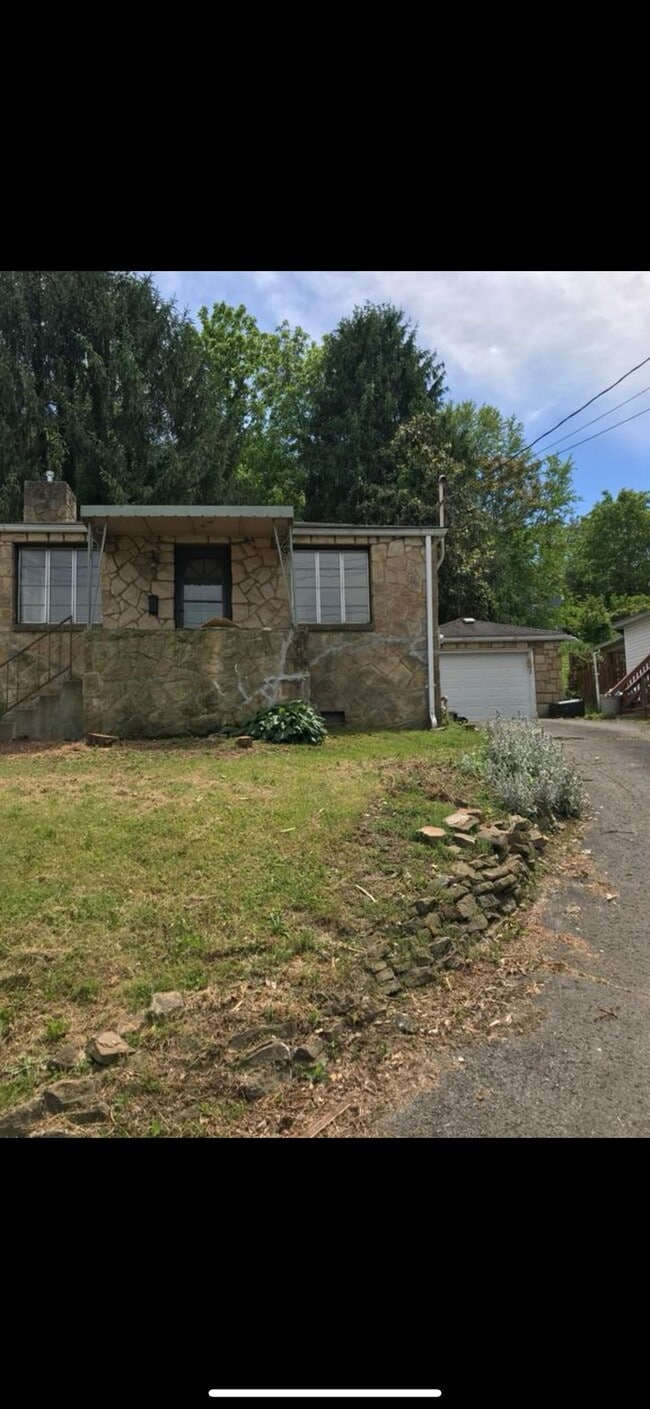 Building Photo - 807 Potomac Ave