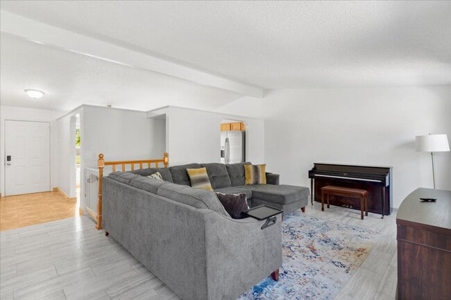 Foto del edificio - Charming 3BR 2 BA w/ Attached Garage in Centennial! Owner is offering 50% off one month's rent!