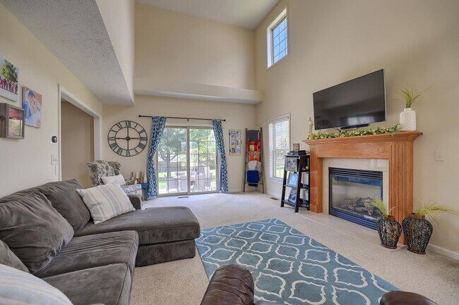 Foto del edificio - Beautiful 3 bedroom, 2.5 bathroom condo