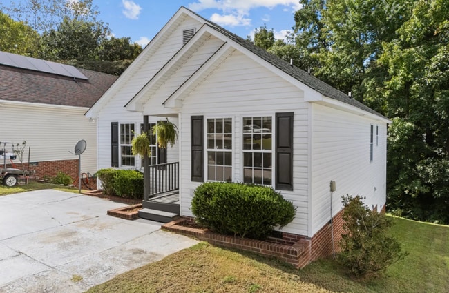Building Photo - 4505 Woodlawn Dr