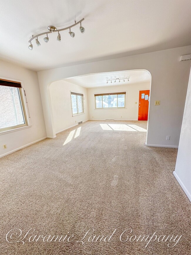 Building Photo - 1927 E Garfield St