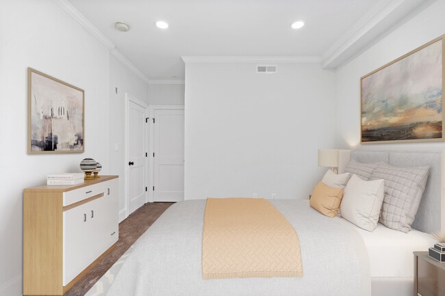 Building Photo - 128 Longwood Ave