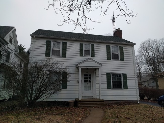 Building Photo - 623 N Salisbury St