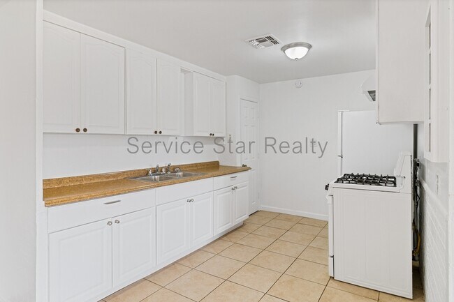 Building Photo - 1508 W Sahuaro Dr