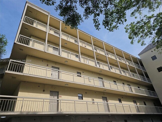 Building Photo - 8290 Lake Dr