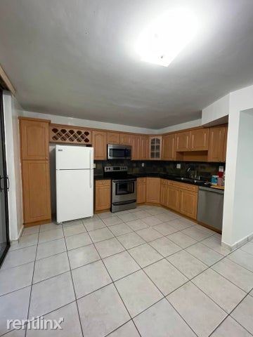 Foto principal - 3 br, 2 bath House - 8615 NW 8th St Apt 107