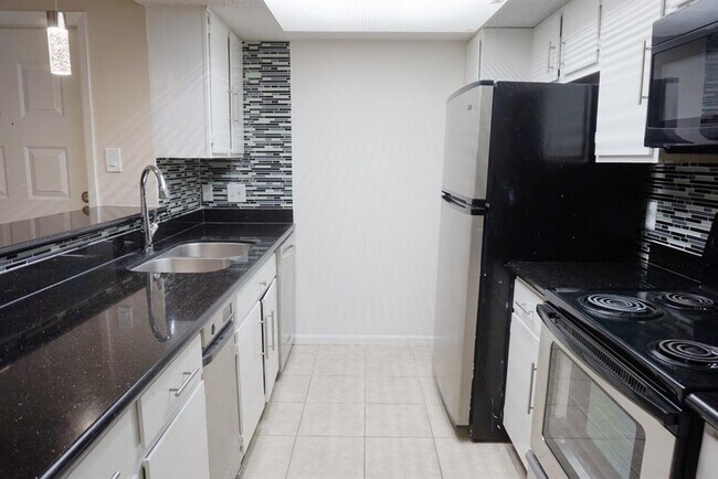 Building Photo - 2818 S Bartell Dr