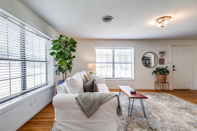 Foto del edificio - 5415 Dartmouth Ave