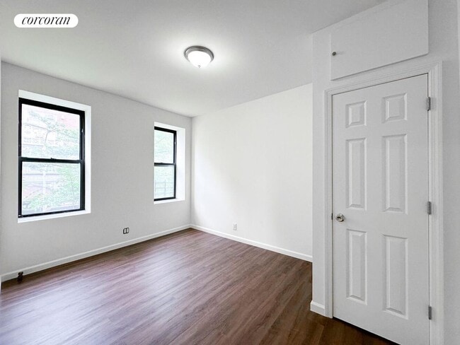 Foto del edificio - 83 Riverdale Ave