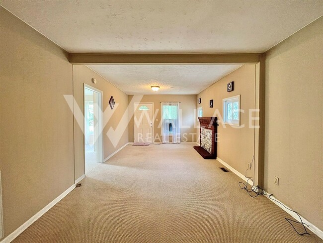 Building Photo - UPDATED 2 BEDROOM 1 BATH ON LARGE LOT IN W...