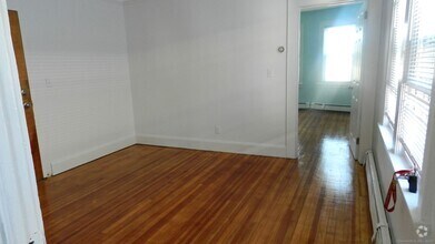 Building Photo - 35 Woodland Pl