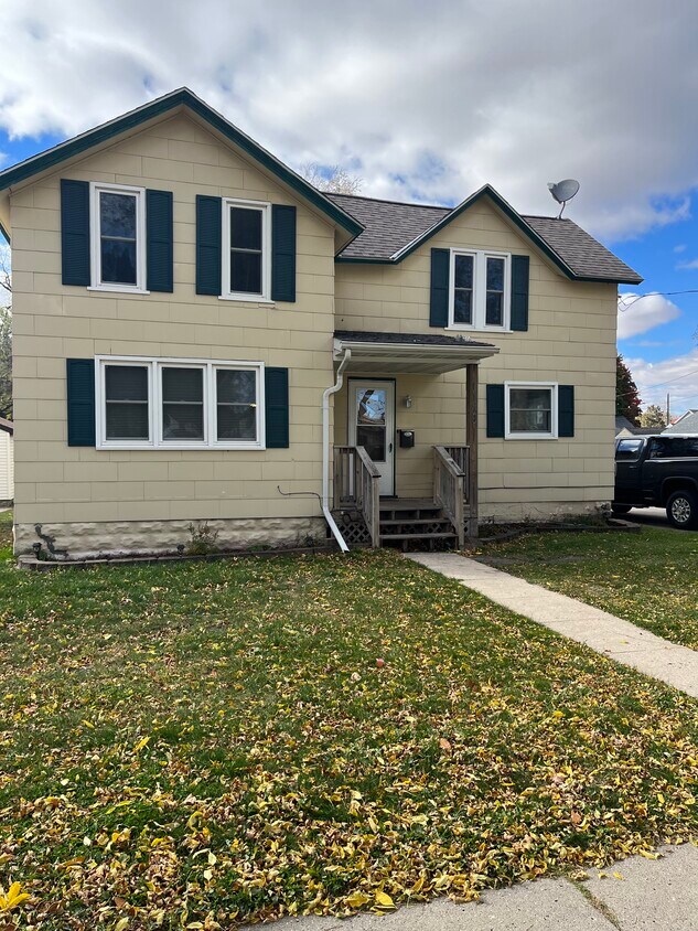 1140 S Elm Ave, Owatonna, MN 55060 House Rental in Owatonna, MN