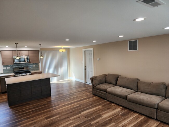 Foto del edificio - 700 Brewster Ln
