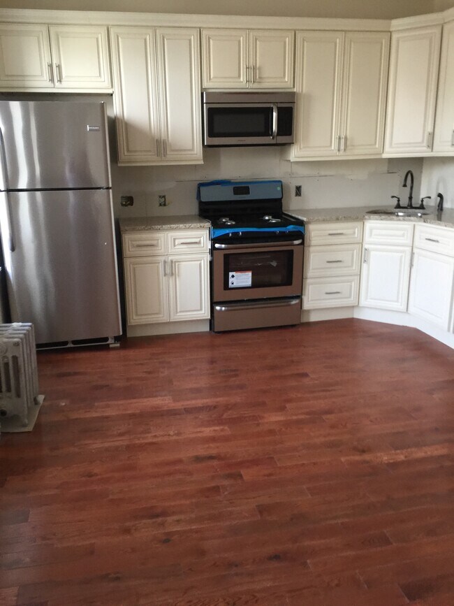 kitchen - 47 Apollo St